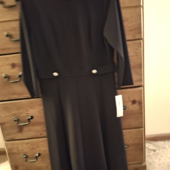 London Times Chic Black Crepe Fit And Flare Dress - Picture 3 of 5